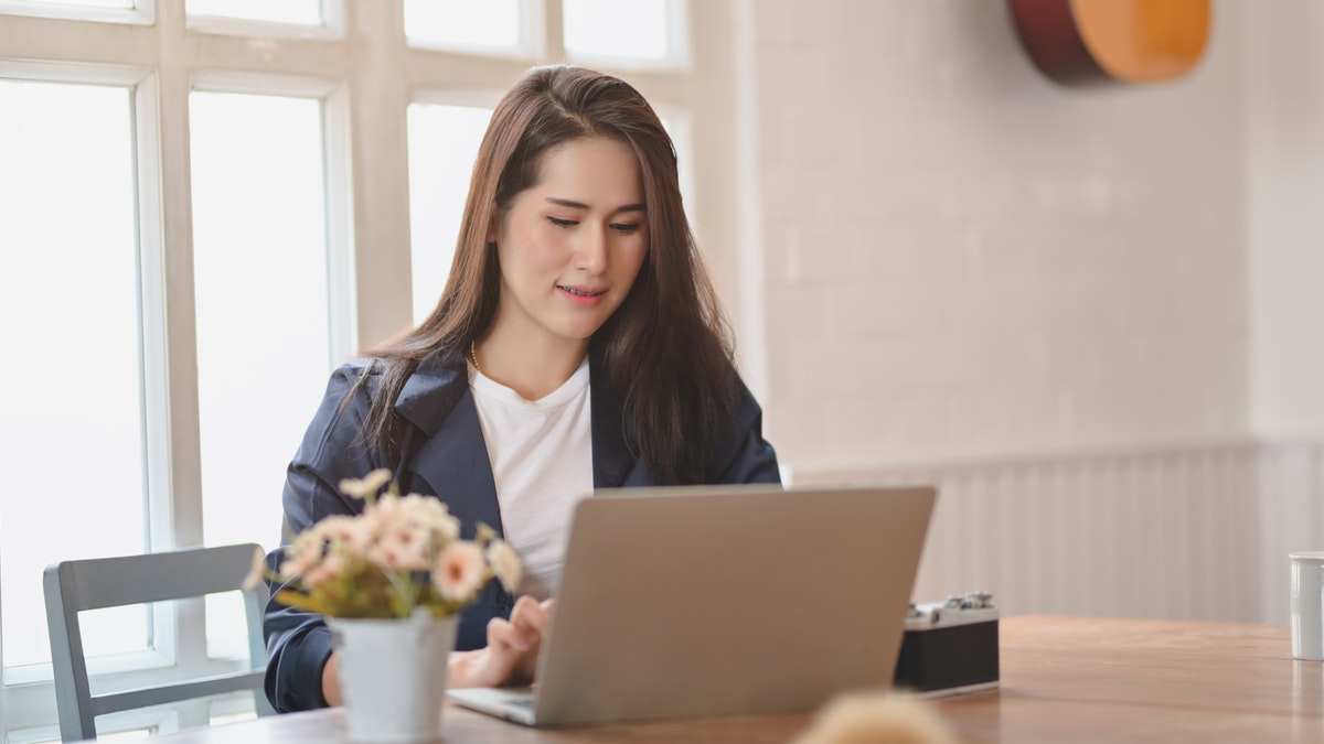 woman at laptop